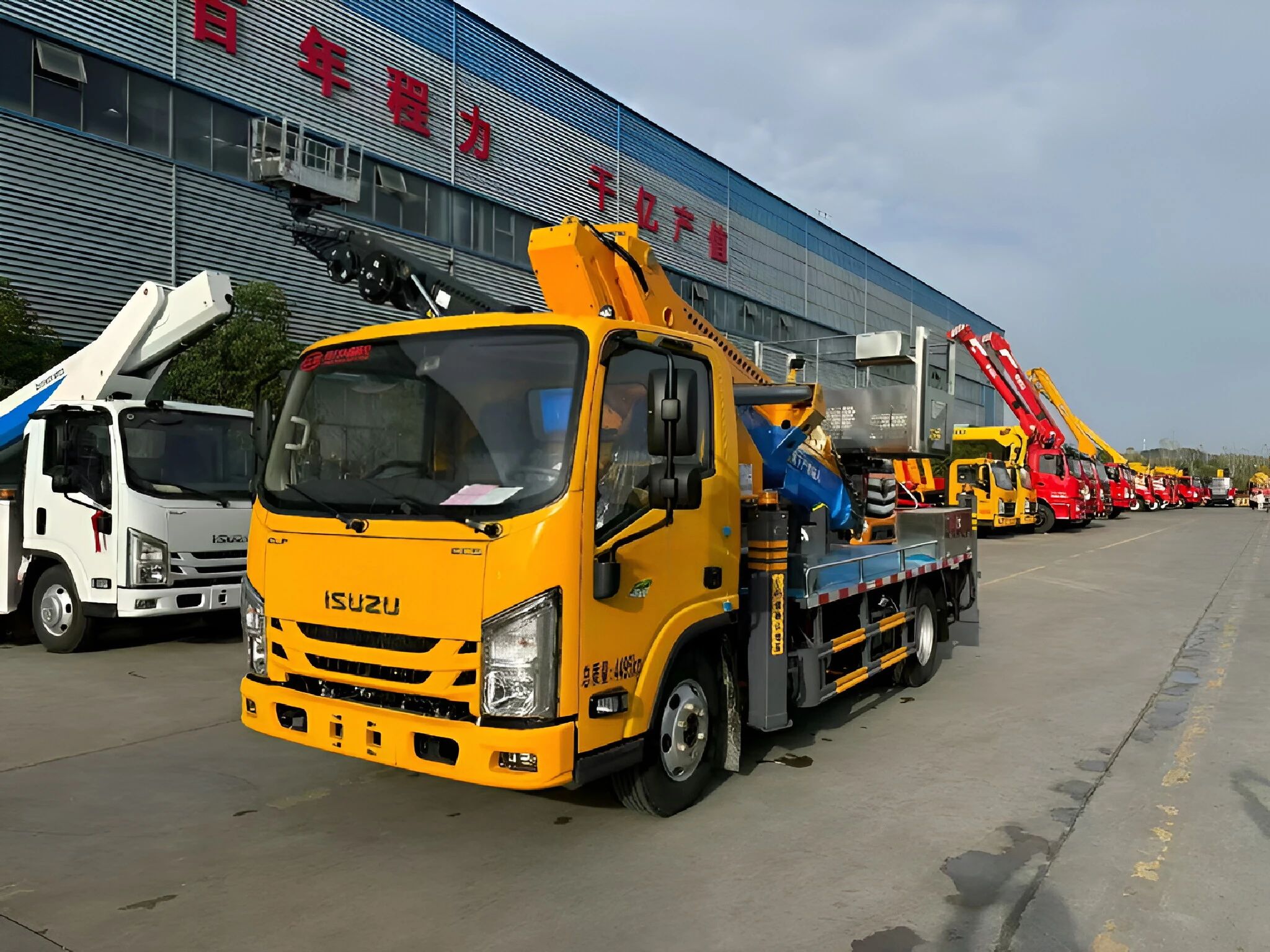 ISUZU 28m aerial platform truck