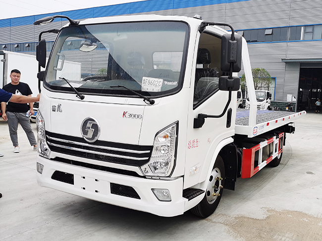 Shacman K3000 wrecker truck