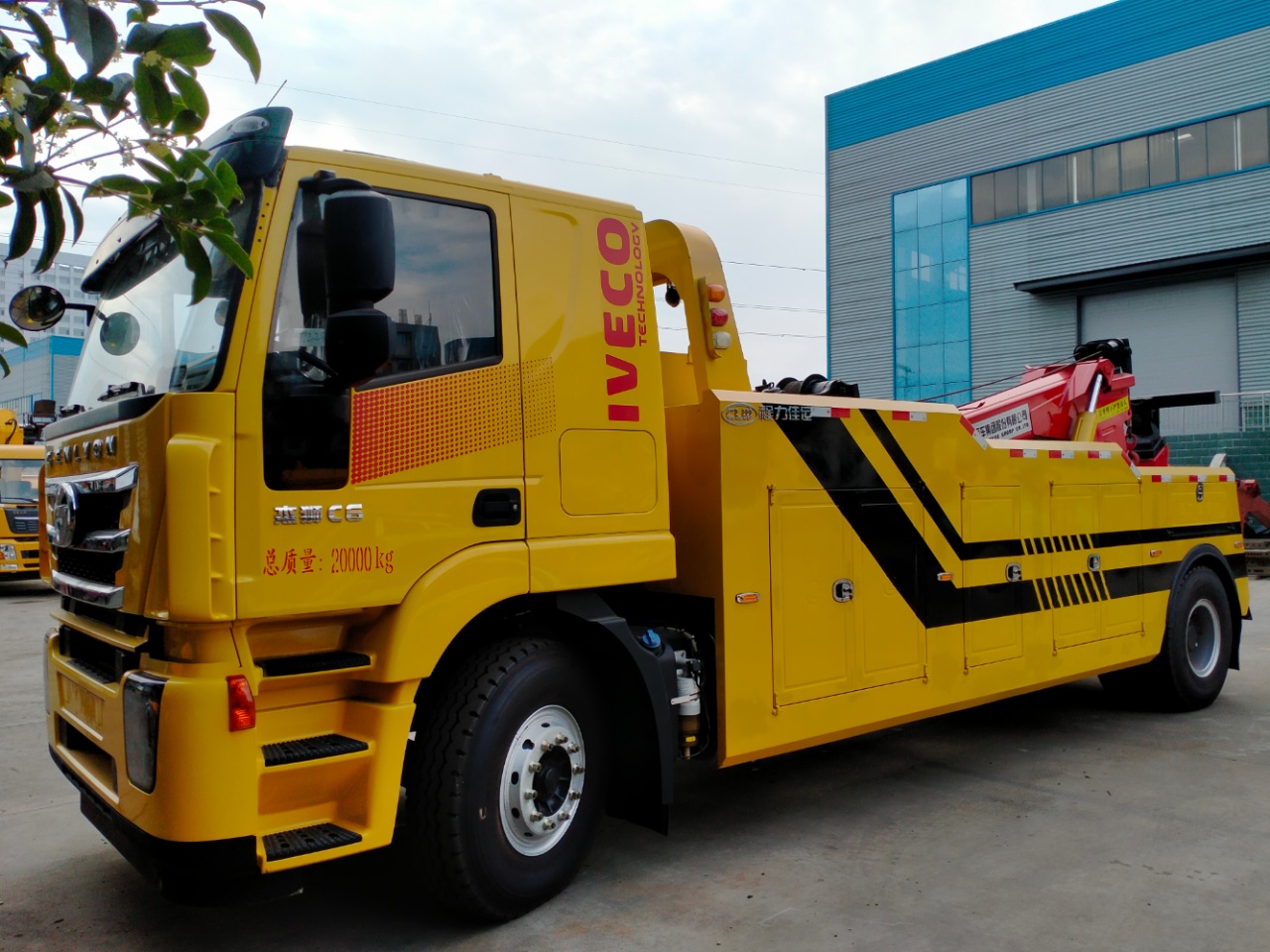IVECO 4*2 tow and lift wrecker truck