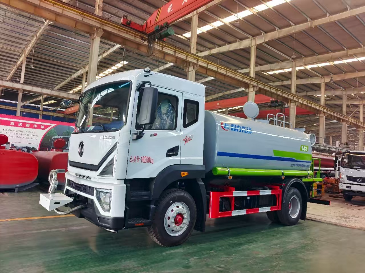 Dongfeng 13m3 water sprinkler truck