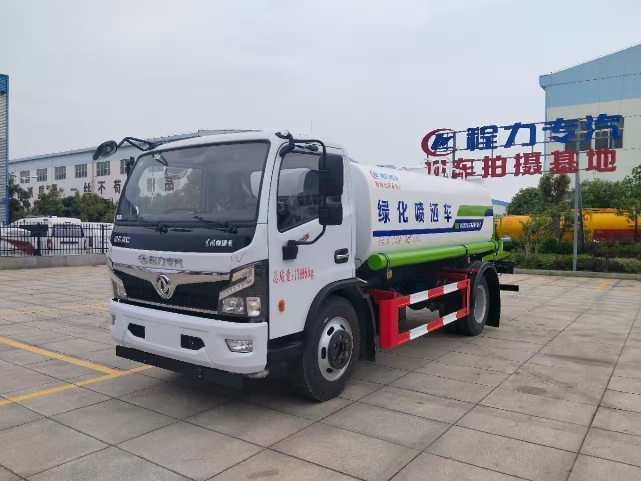 Dongfeng 9m3 water tank truck
